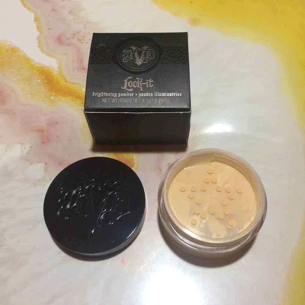 Kat Von D Lock-it Brightening Powder - Picture 3 of 4